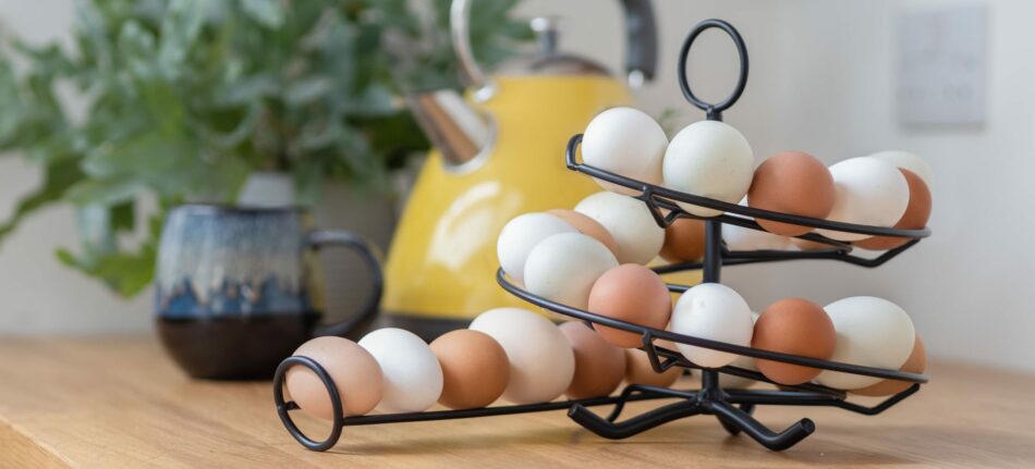 Omlets æggekarrusel på køkkenbordet